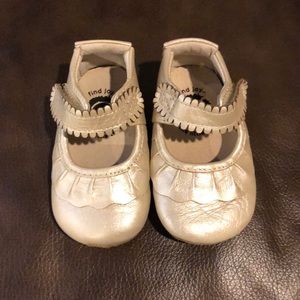 Livie and Luca 6-12 month baby shoes